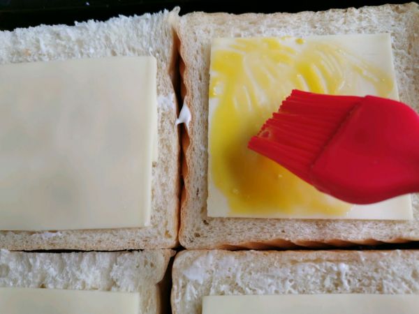 芝士沙拉烤吐司片