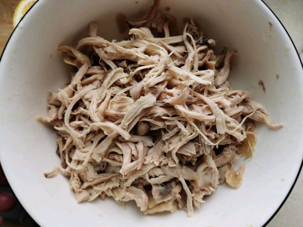 手撕柠檬鸡腿肉