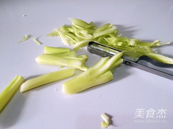 肉片花菜梗的做法