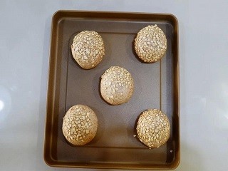 黑全麦牛肉汉堡怎么做