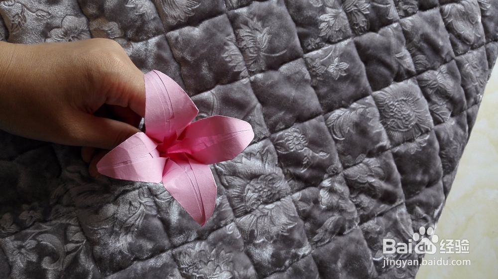 如何折出好看的百合花