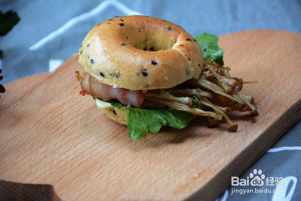 黑芝麻贝果三明治的做法