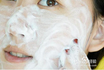 洗面奶洗完脸干燥紧绷怎么办