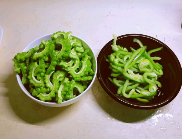 肉片青椒炒苦瓜