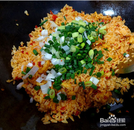 制作辣椒蛋炒饭