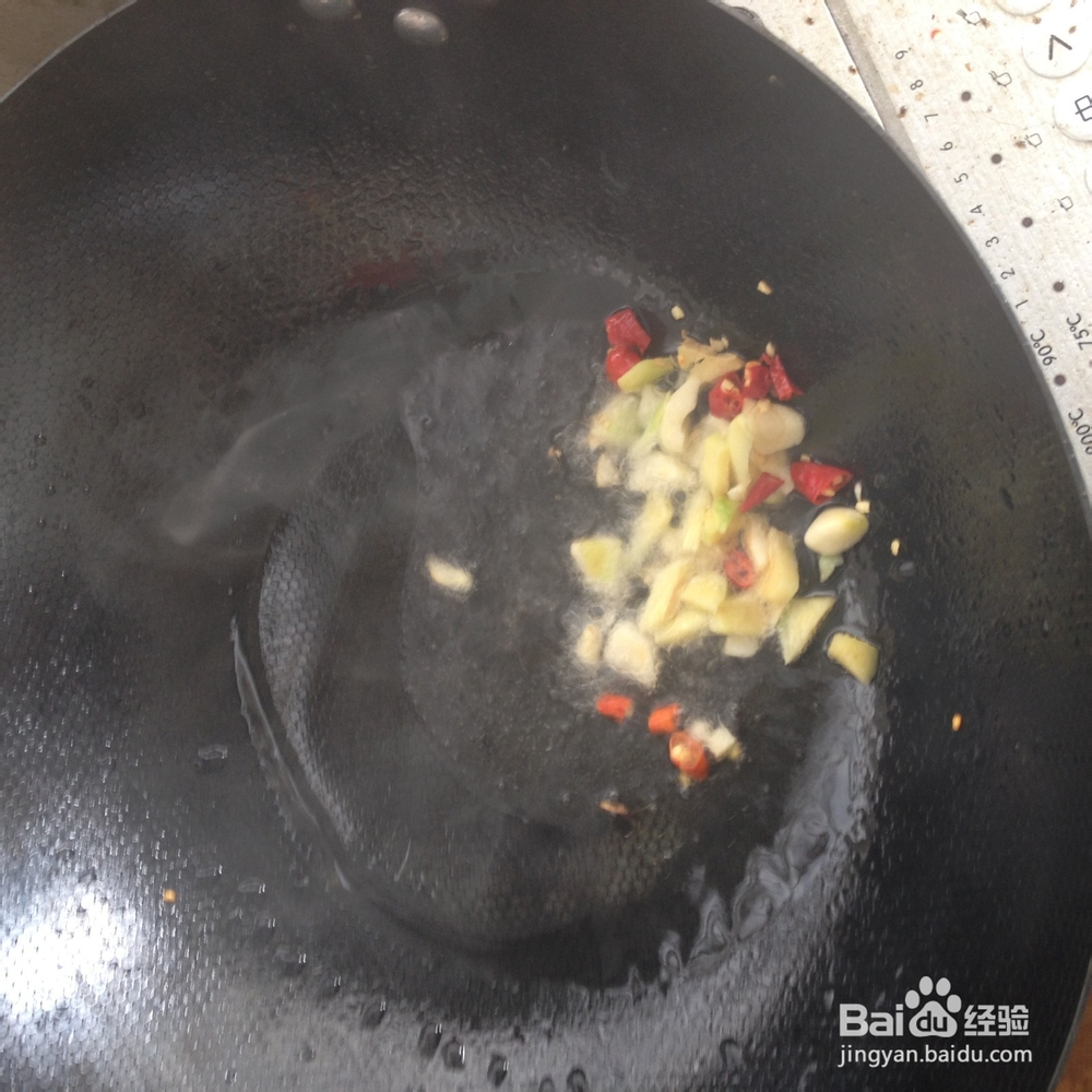 手撕包菜炒腊肉