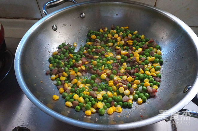 叉烧丁炒甜豆