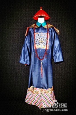 ”戏剧“倾城赋精美的服饰生涯