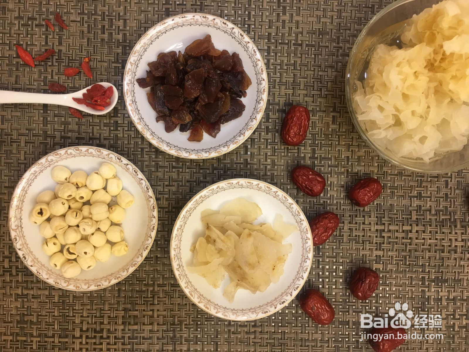 红枣银耳莲子汤的做法