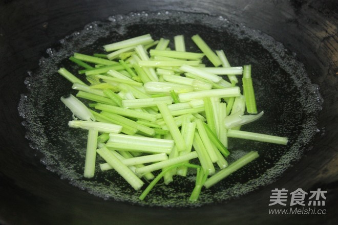 芹菜拌卤豆干