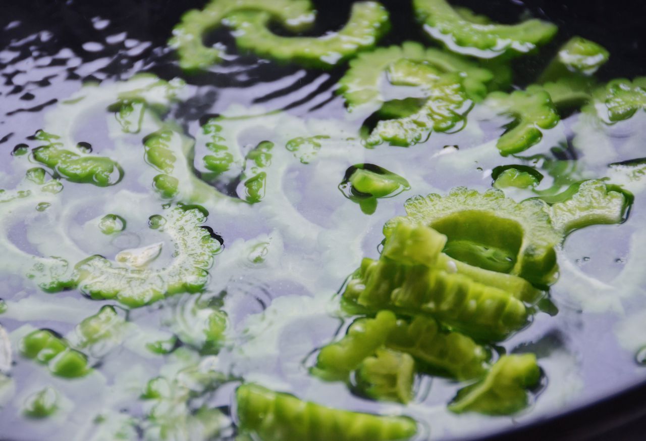 教你一道超好吃的冲绳苦瓜炒物