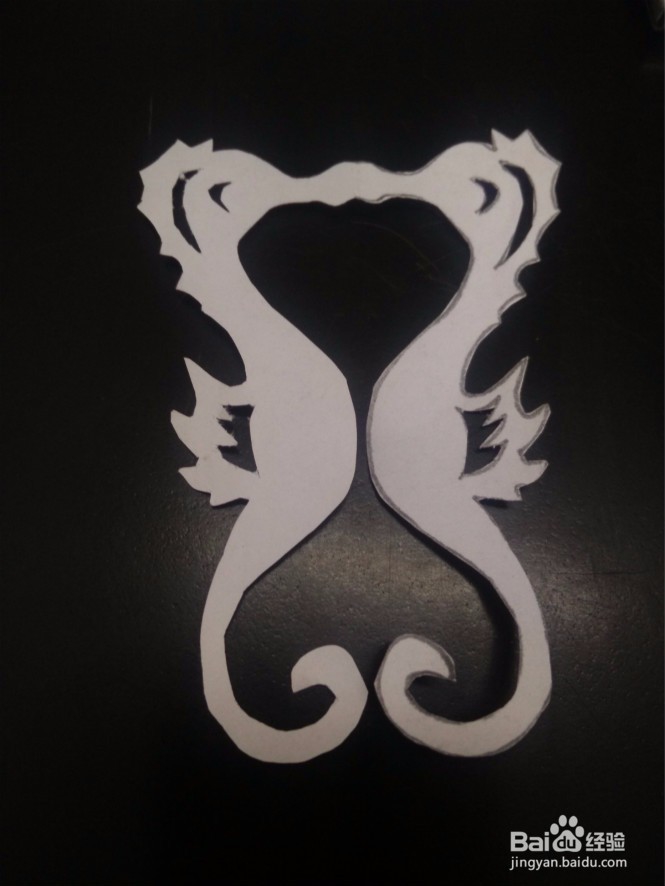 怎样教孩子剪出一对海马