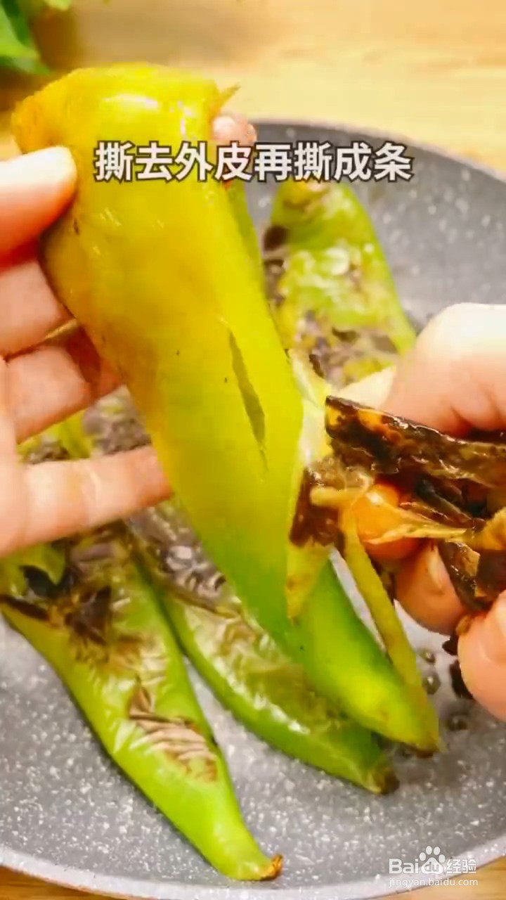 怎么制作烧辣椒拌皮蛋