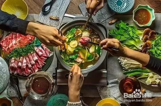 不用水洗呢大衣,巧去霉绩