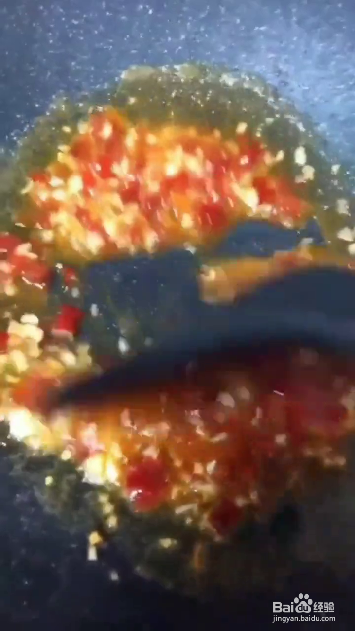 如何制作好吃的蒜蓉辣酱金针菇