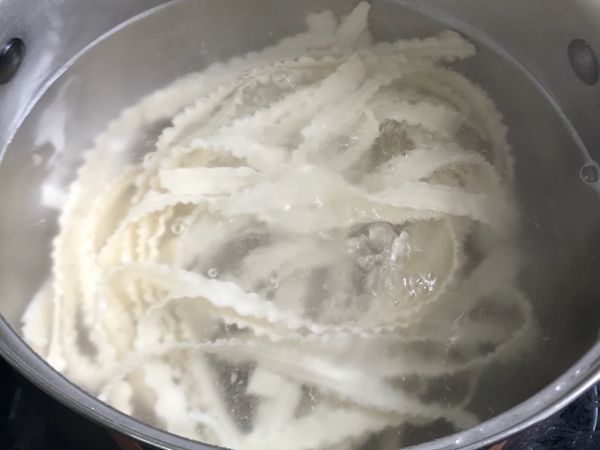 沙茶酱拌刀削面