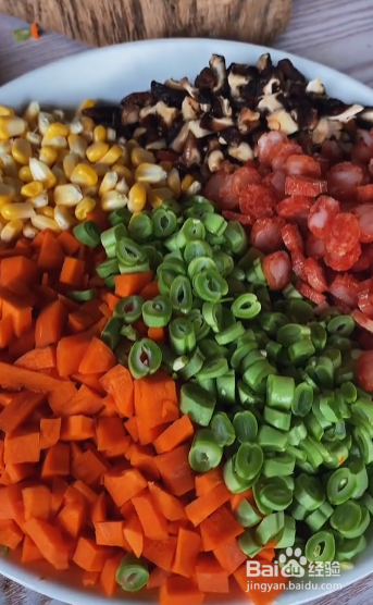 怎么做腊肠杂粮竹筒饭？