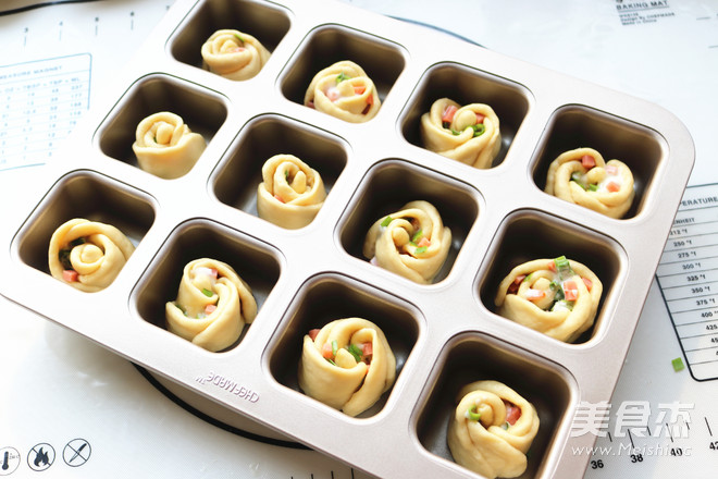 香肠玫瑰花沙拉面包