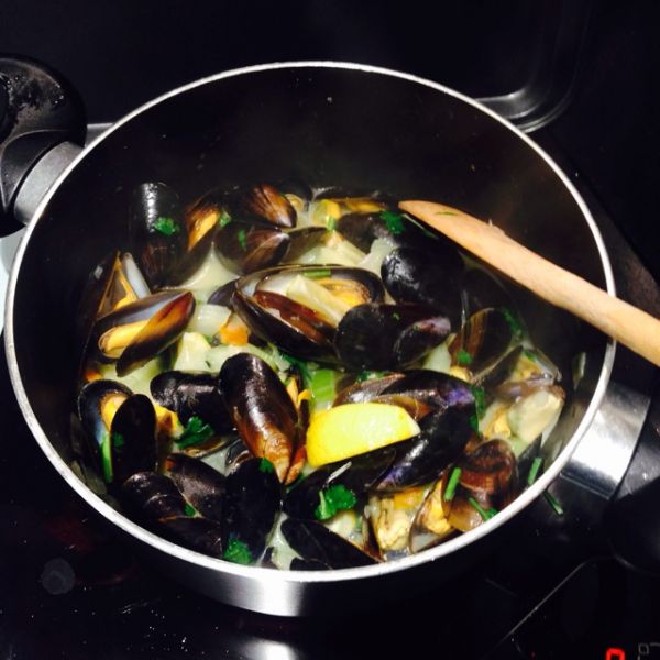 白葡萄酒煮青口