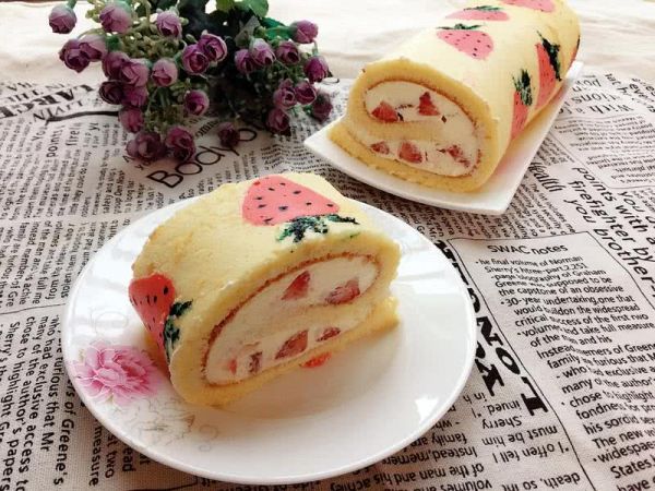 草莓奶油蛋糕卷