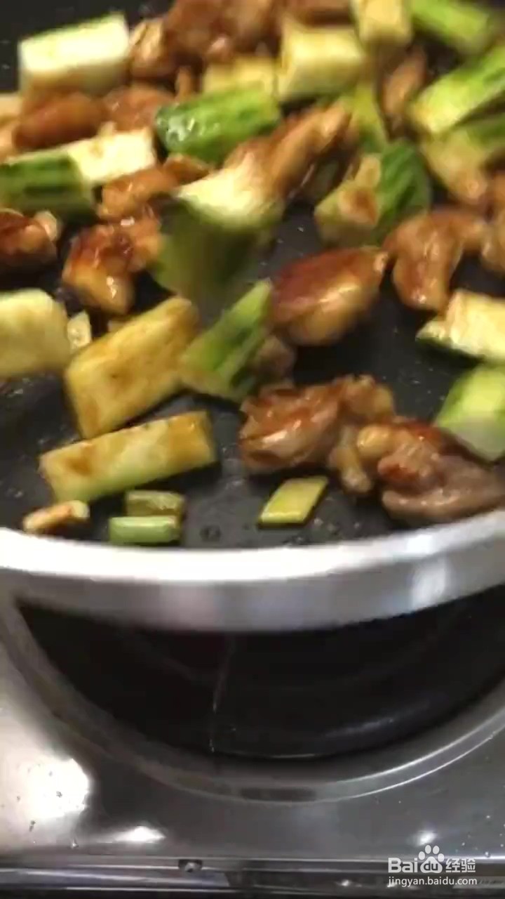 如何制作丝瓜炒鸡肉