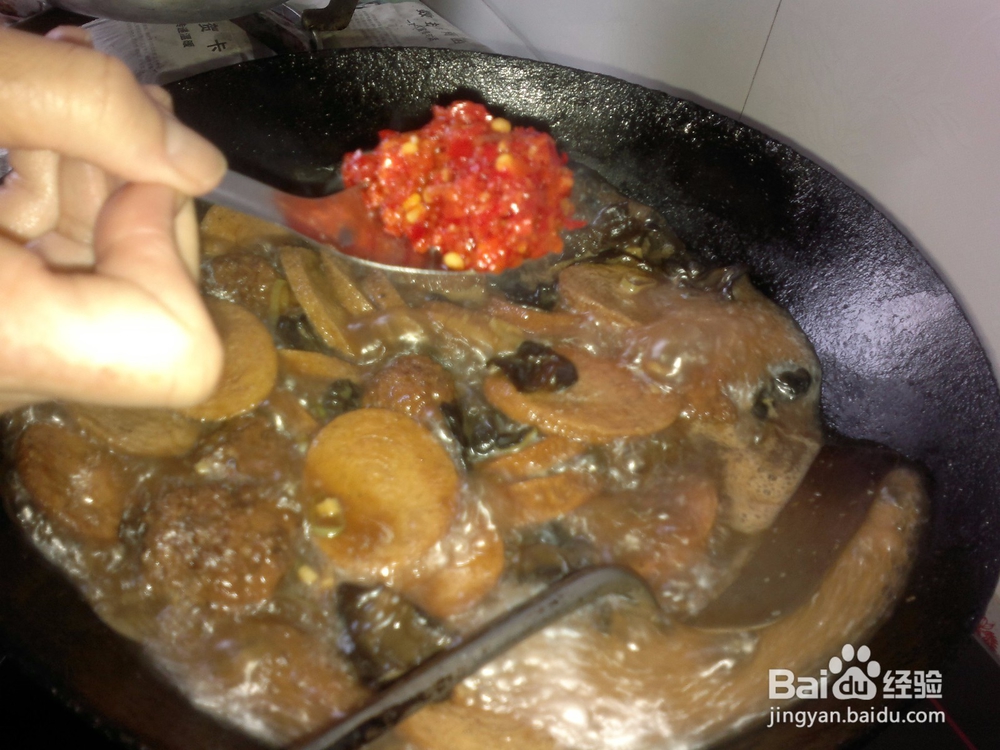 香辣木耳烧素鸡的做法