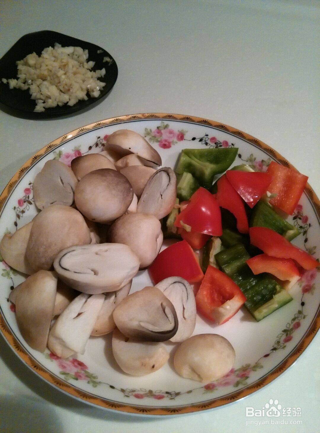 嫩滑牛肉草菇的做法