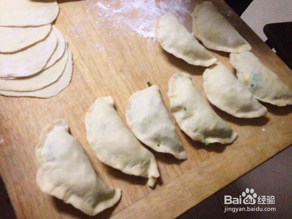 美味的韭菜鸡蛋虾皮盒子