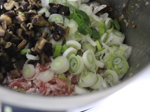 香菇肉包馅的做法