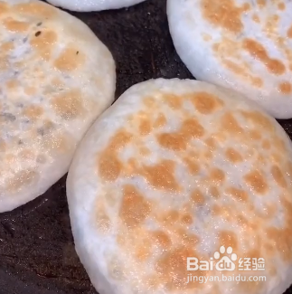 如何做白糖黑芝麻饼呢