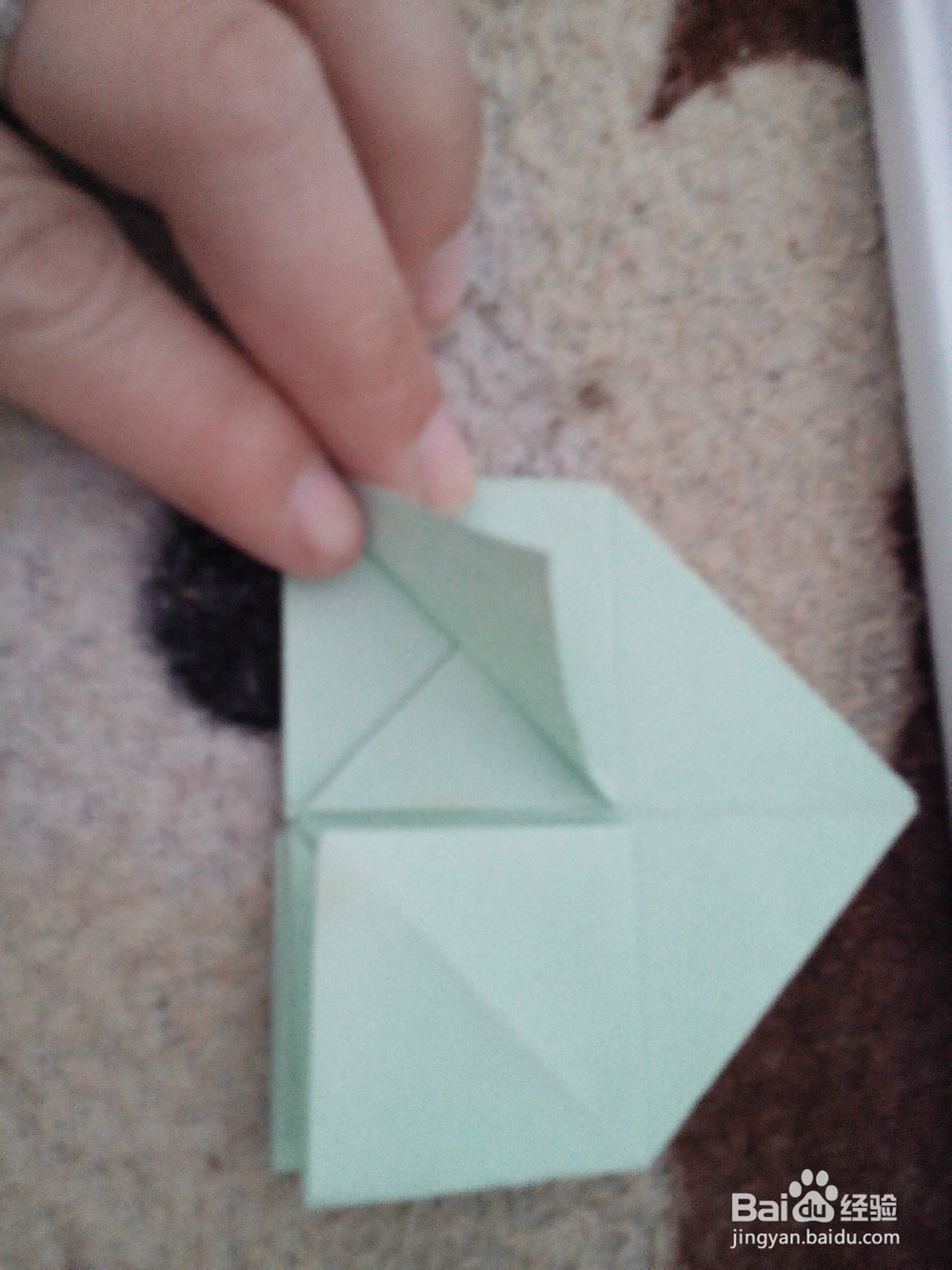 怎样用彩纸折漂亮的心形