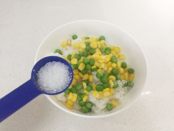 青豌豆肉松饭团