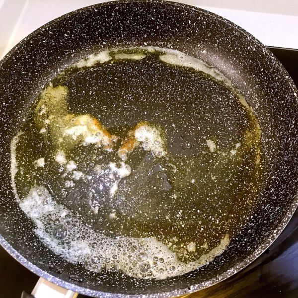 黑椒鸡腿肉芝士菠萝堡