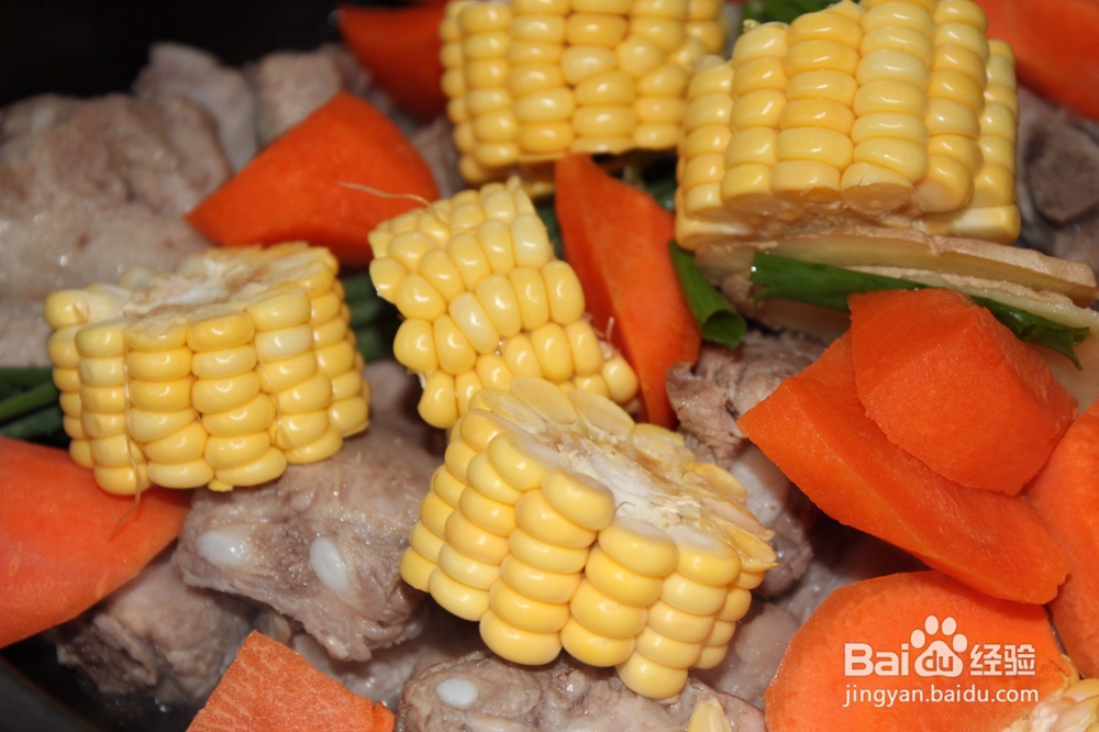 如何做玉米胡萝卜排骨汤？