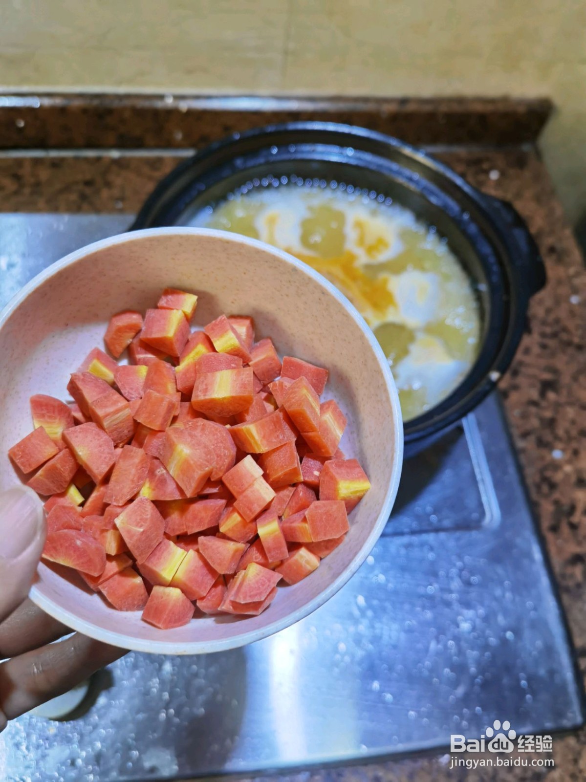 蟹黄豆腐煲的做法