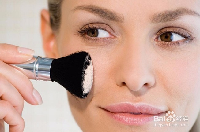 魅惑美妆：如何正确区分蜜粉和散粉
