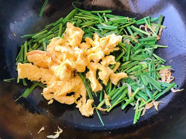 韭菜虾皮炒鸡蛋