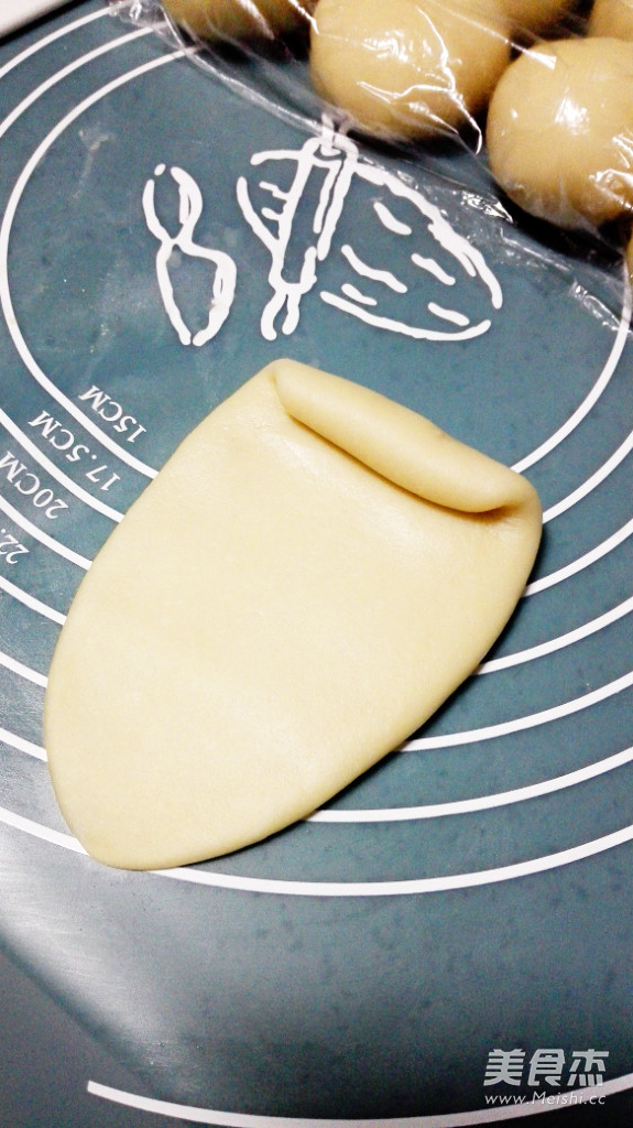 蛋黄酥的家常做法