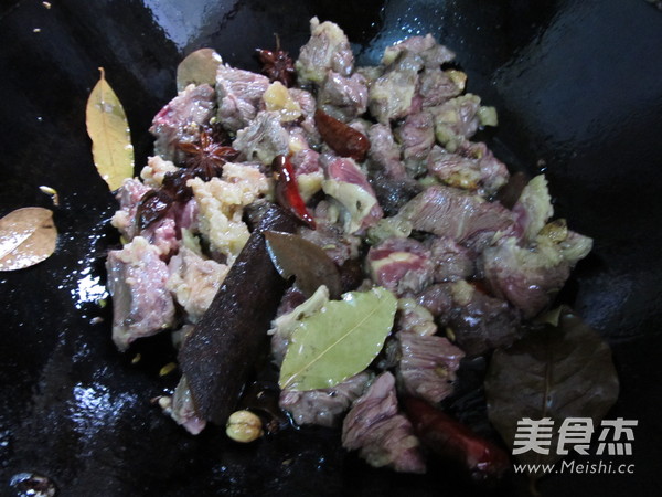 萝卜烧牛肉的做法