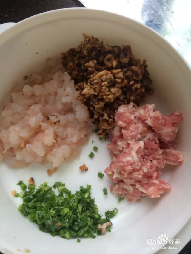 虾肉香菇灌汤包的做法