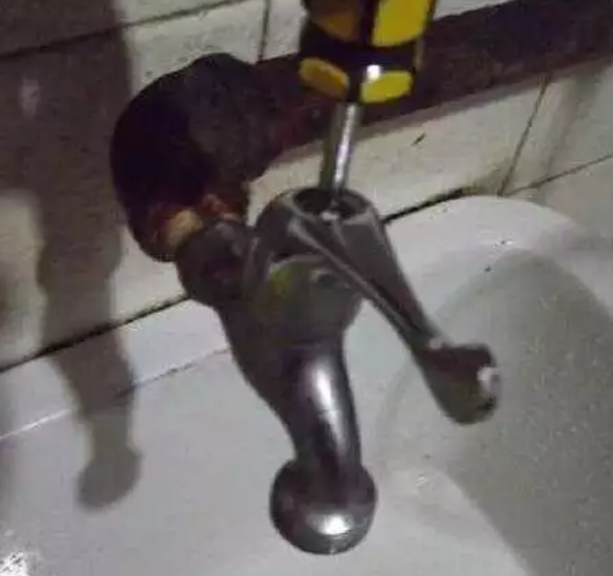 水龙头一直滴水怎么办呀