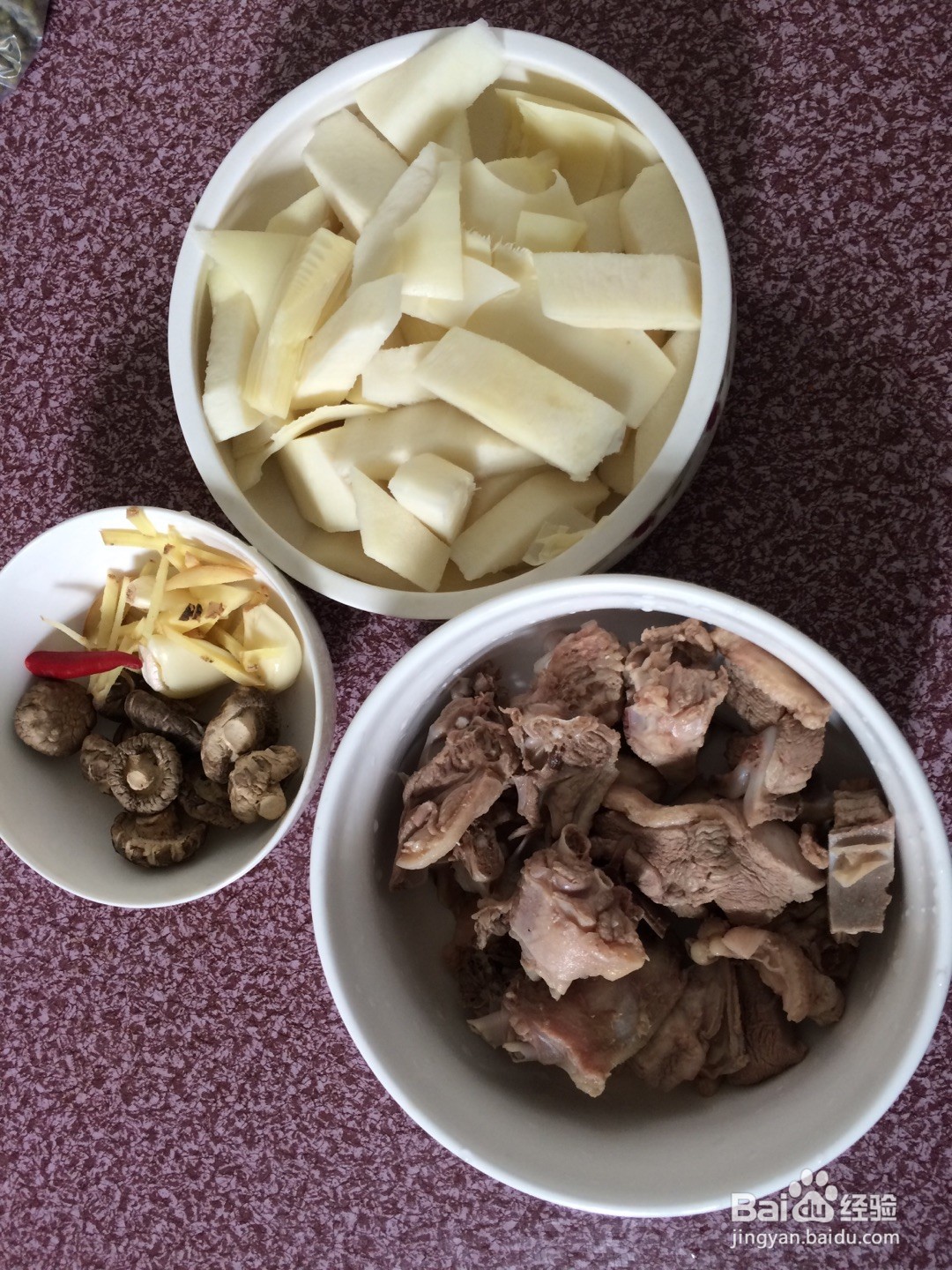 竹笋炖鸭肉的做法