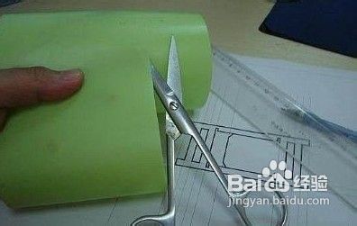 怎样用塑料瓶手工制作小椅子