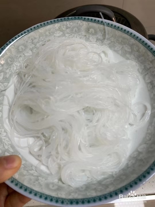 爽口的清汤牛肉粉丝汤