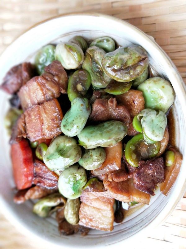 五香五花肉焖蚕豆