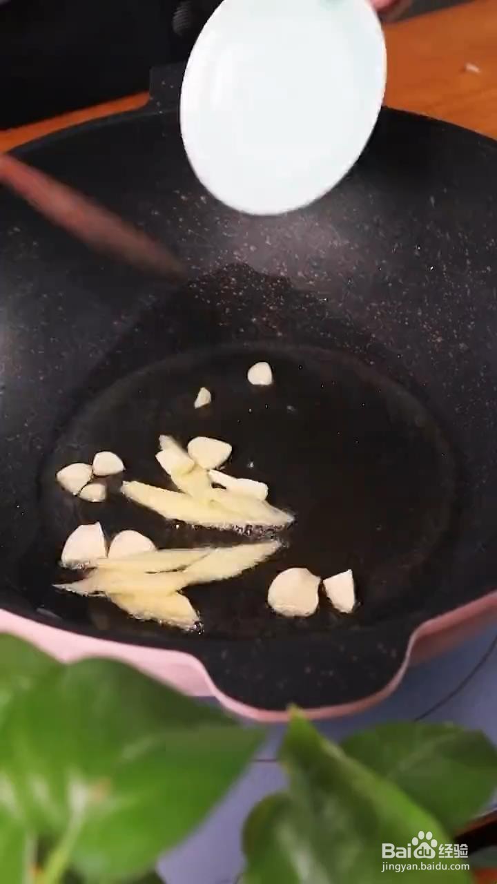 如何做简单好吃的家常小炒肉?