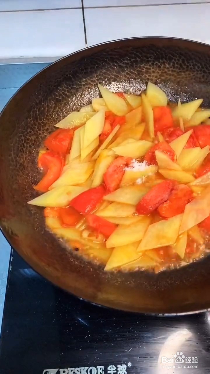 如何制作西红柿炒土豆片？