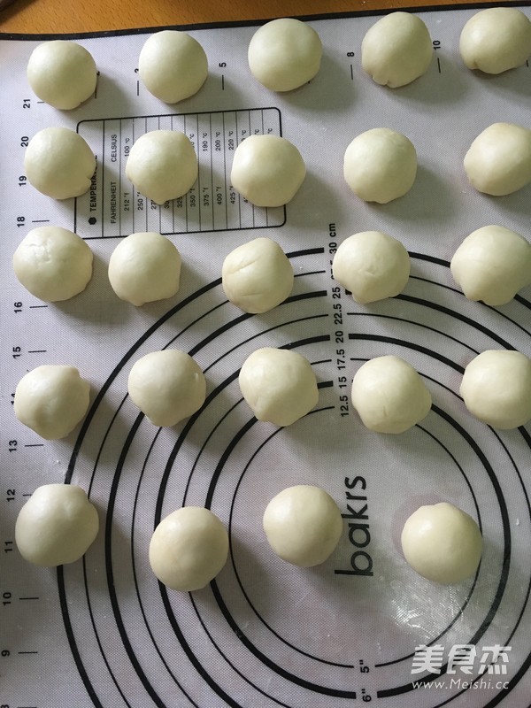 蛋黄酥的家常做法