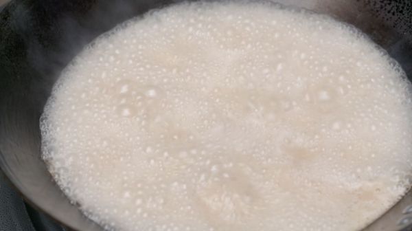 先炒再炖，烧出不一样的肉片汤！