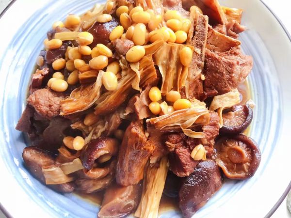 香菇黄豆腐竹烧排骨